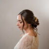 Isabellafloristik_Hochzeit_Heirateninkaernten_Haarschmuck_Haarspange_Sichel_Brautschmuck_Trockenblumen_gold